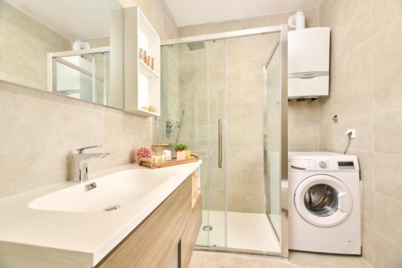Spada Brand New Apartment With Garden 3 Min From Beach! 포레치 외부 사진